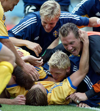 Sverige jublar, jubel. Jubel i svenska laget