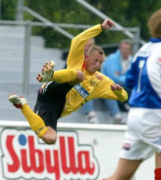 Håkan Bengtsson, Mjällby, är rena akrobaten