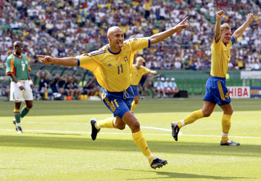 Henrik Larsson (Henke Larsson) jublar