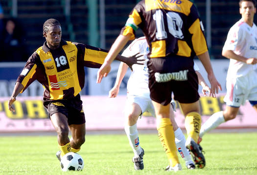 Dulee Johnson, Häcken