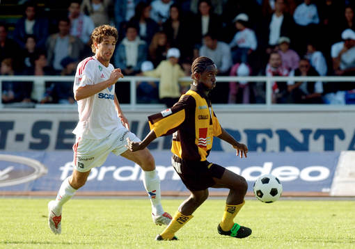 Dulee Johnson, Häcken