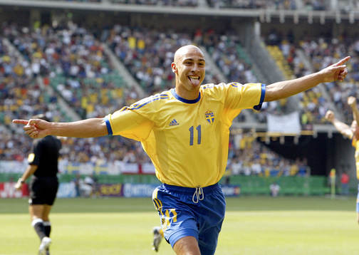 Henrik Larsson (Henke Larsson)jublar