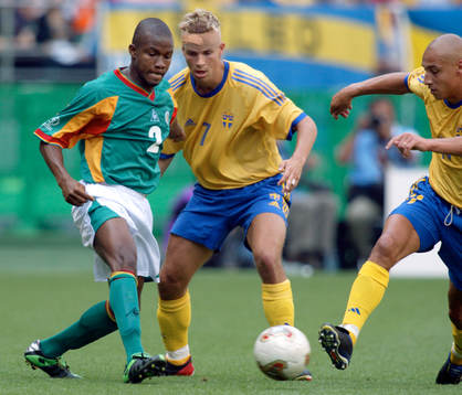 Niclas Alexandersson, Henrik Larsson och Omar Daf, Senegal