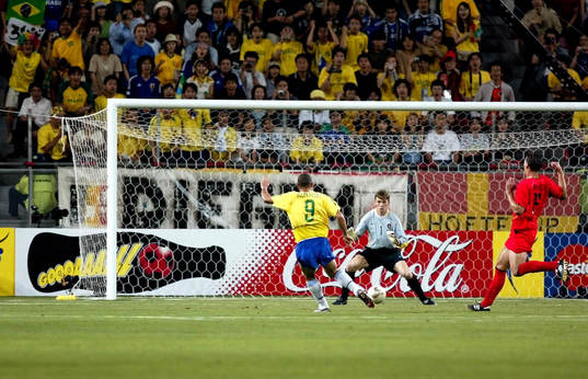 Ronaldo, Brasilien gör 2-0