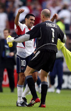 Brad Friedel och Claudio Reyna, USA (Amerika) jublar, jubel