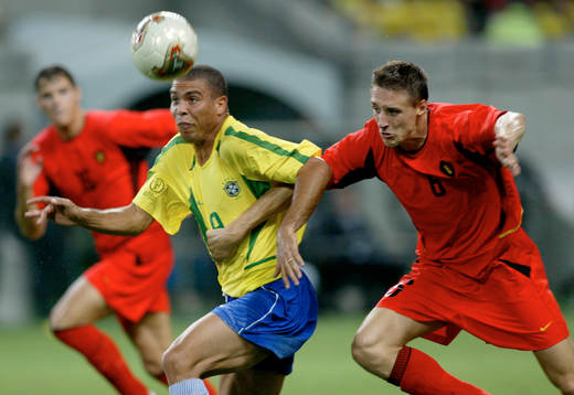Ronaldo, Brasilien och Timmy Simons, Belgien