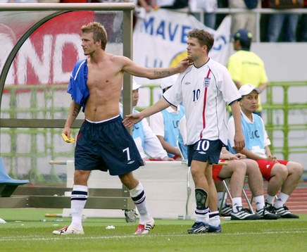 England är utslagna. David Beckham och Michael Owen,