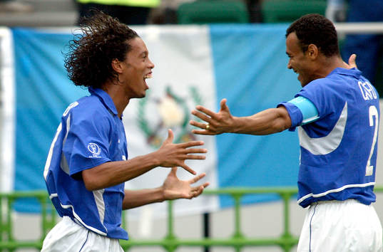 Cafu gratulerar Ronaldihno