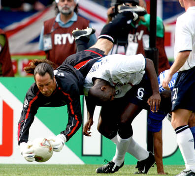 David Seaman räddar
