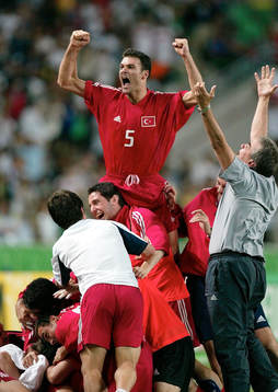 Alpay Ozalan, Turkiet jubel