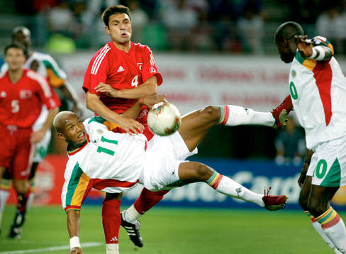 El Hadji Diouf, Senegal och Fatih Akyel, Turkiet