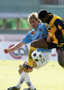 Kamp mellan Jimmy Dixon, Häcken och Johan Berg, Gefle