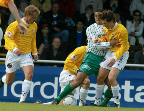 Arash Talebinejad, Frölunda håller undan Eric Fischbein,