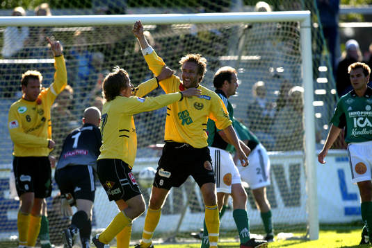 2-0, Mattias Rosén har avgjort genom en frispark några