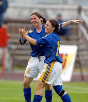 Malin Moström och Hanna Ljungberg glada