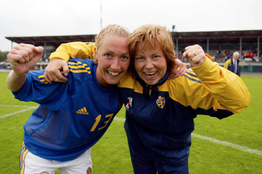 Anna-Maria Eriksson jublar ikapp med förbundskapten Marika