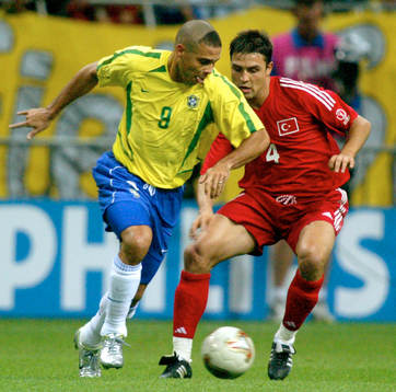 Ronaldo tar sig förbi Fatih Akyel