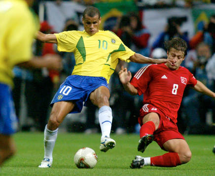 Rivaldo, Brasilien och Tugay Kerimoglu, Turkiet