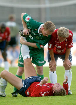 Kramp, Markus Johannesson får hjälp av Fredrik Winsnes