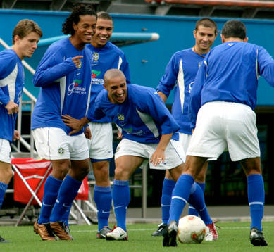 Juninjho, Ronaldinho, Ronaldo, Roberto Carlos och de andra