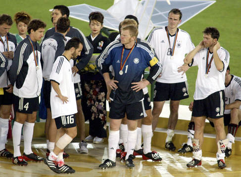 Tyskland med silvermedaljer. Oliver Kahn, målvakt