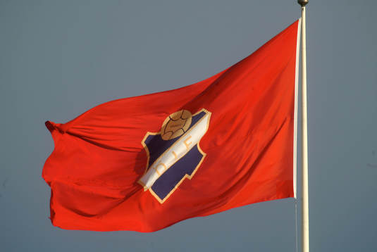 Flagga, Öster-flagga vajar högt