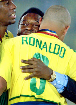 Brasilien världsmästare! Pele gratulerar Ronaldo