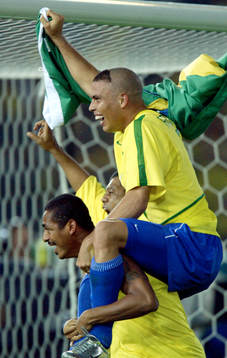 Ronaldo i kungasits med flaggan i handen