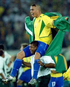 Ronaldo i kungasits med flaggan i handen