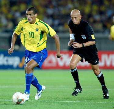 Rivaldo, Brasilien och Pierluigi Collina, domare
