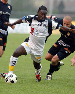 Dulee Johnsson, Häcken