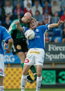 Peter Abelsson, Trelleborg, kommer till korta mot Patric