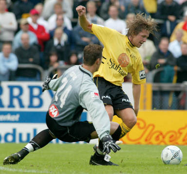 Jonas Lundén, Elfsborg, försöker lura Erland Hellström