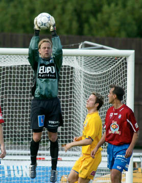 Björn Stringheim, målvakt, Öster, greppar bollen