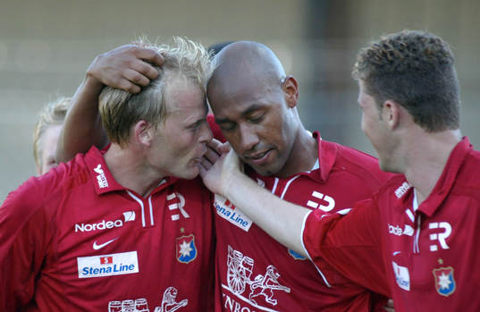 Målskyttarna Robert Bengtsson-Bärkroth och Jeffrey