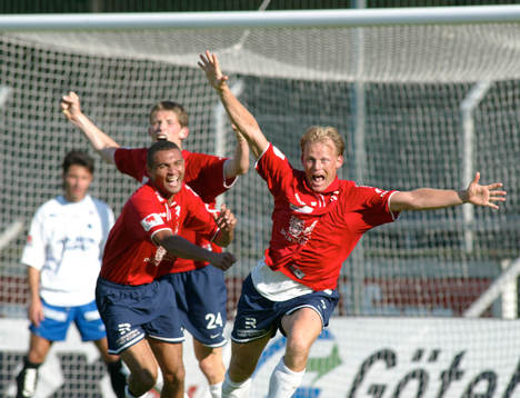 Robert Bärkroth och Afonso Alves, Örgryte, jubel