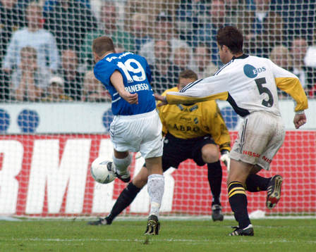 Per Nilsson, AIK hinner inte fram och Robert Andersson,