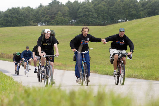 Rögle cyklar från Ängelholm till Kivik. På bilden fr. v