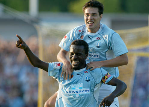 Peter Ijeh grattas av Gudmunder Mete,  Malmö FF. Mål.