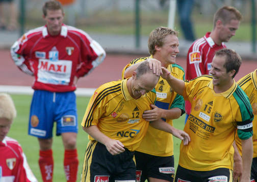 Måljubel, jubel, Christian Karlsson grattas av Stefan