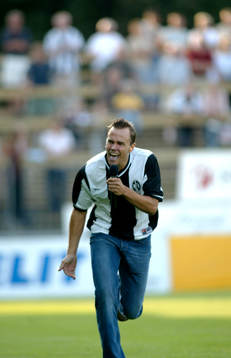 Publikeldare, hejaklacksledare. Supporter