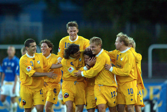 Målskytten Glenn Holgersson, Malmö klappas om av