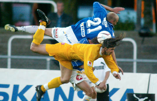 Thomas Magnusson trycker ner Baskim Sopi
