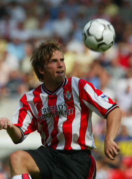 Anders Svensson, Southampton, med bollen