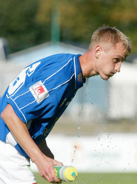 Vitalij Gussev, Trelleborg, kyler ner sig med vatten