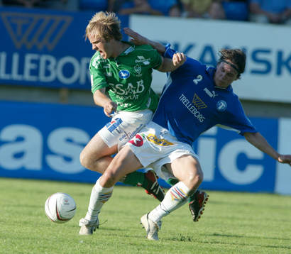 Närkamp mellan Jens Sloth, Trelleborg och en Brage-spelare