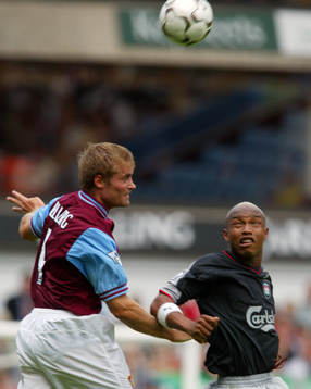Olof Mellberg vinner nickduell mot El-Hadji Diouf