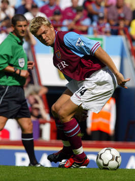 Marcus Allbäck, Aston Villa, in action