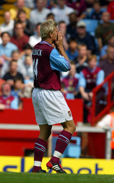 Marcus Allbäck, Aston Villa,  svär över sin missade