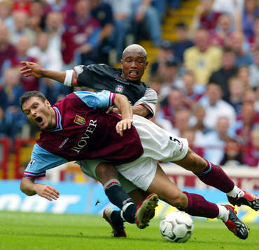 El-Hadji Diouf drar ner Alpay Ozalan